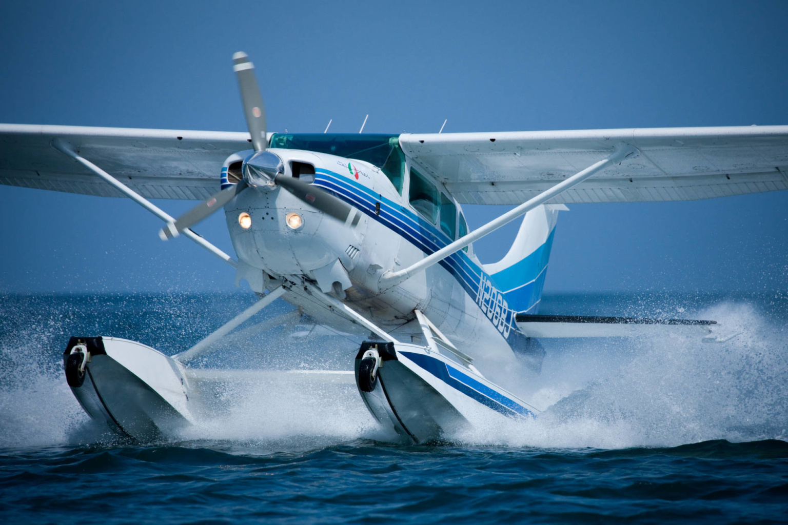 aereo-club-como-flotta-Cessna-206.jpg