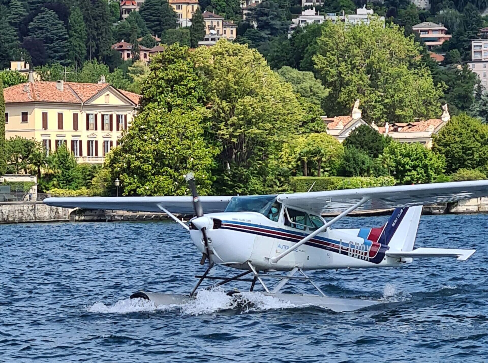 aereo-club-como-idrovolante-bianco-scaled.jpg