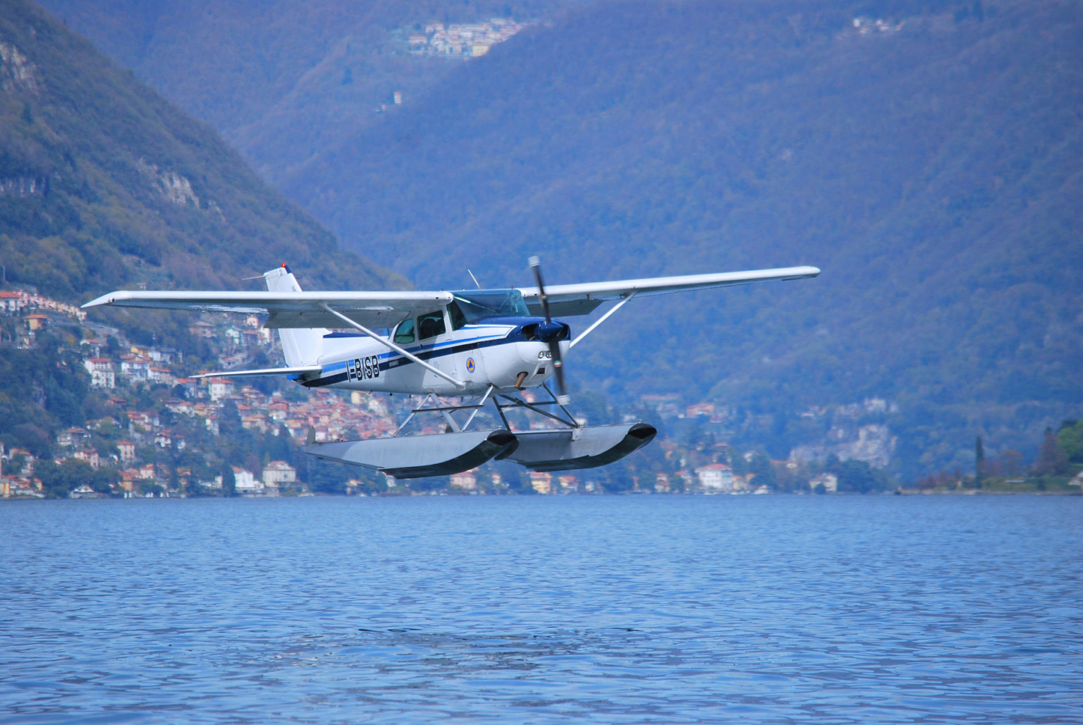 aereo-club-como-volare-dal-blu-del-lago-al-blu-del-cielo-1.jpg